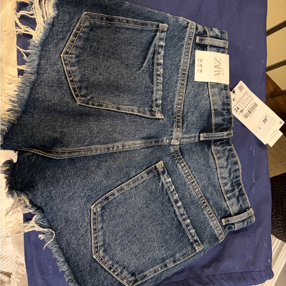Zara Frayed Hem Blue Jean Shorts - Picture 2 of 2
